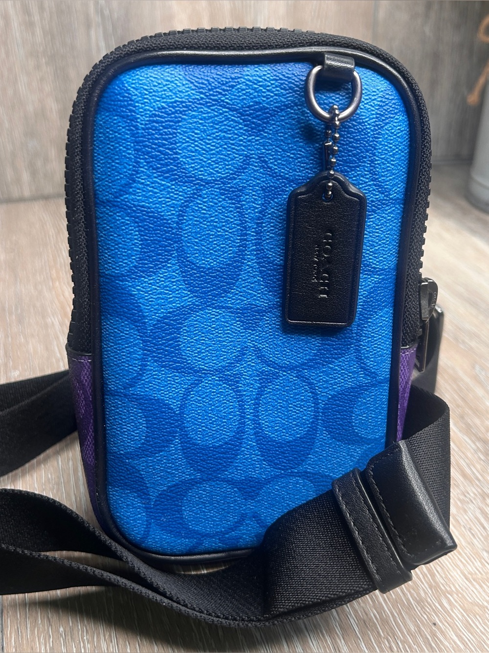Coach Multifunction Phone Pack in Blocked Signature Canvas - Picture 6 of 8